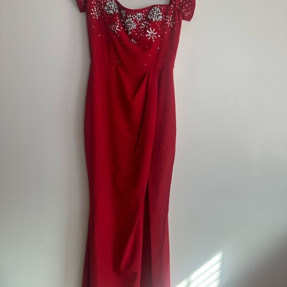 NWT Marchesa Red Embellished Gown with Slit and Off the Shoulder Neckline - Picture 3 of 12